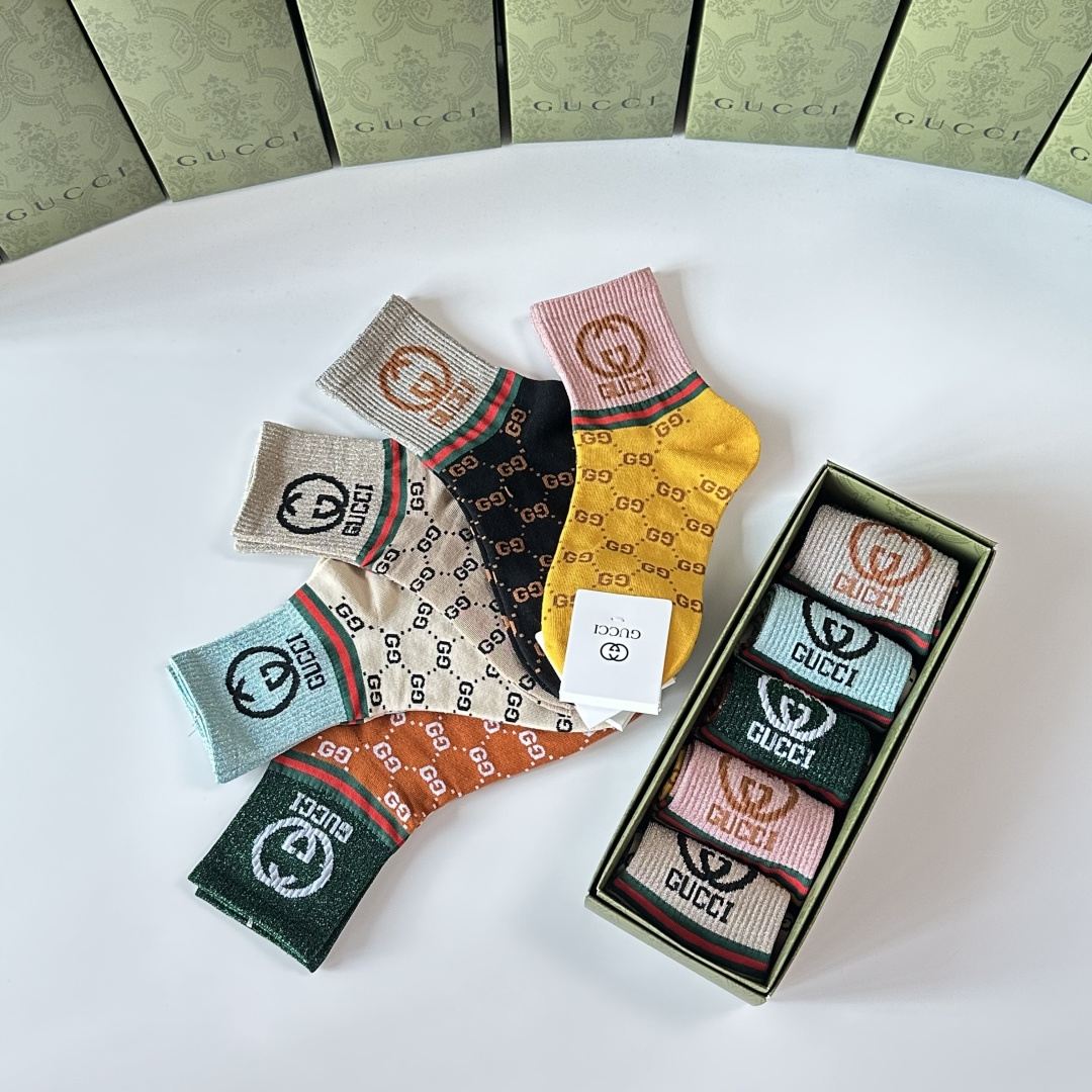 💛配专柜包装Gucci（古驰）新款中长款堆堆袜袜子！一盒五双，专柜同步筒袜袜子，💛大牌出街，潮人必备🔥超