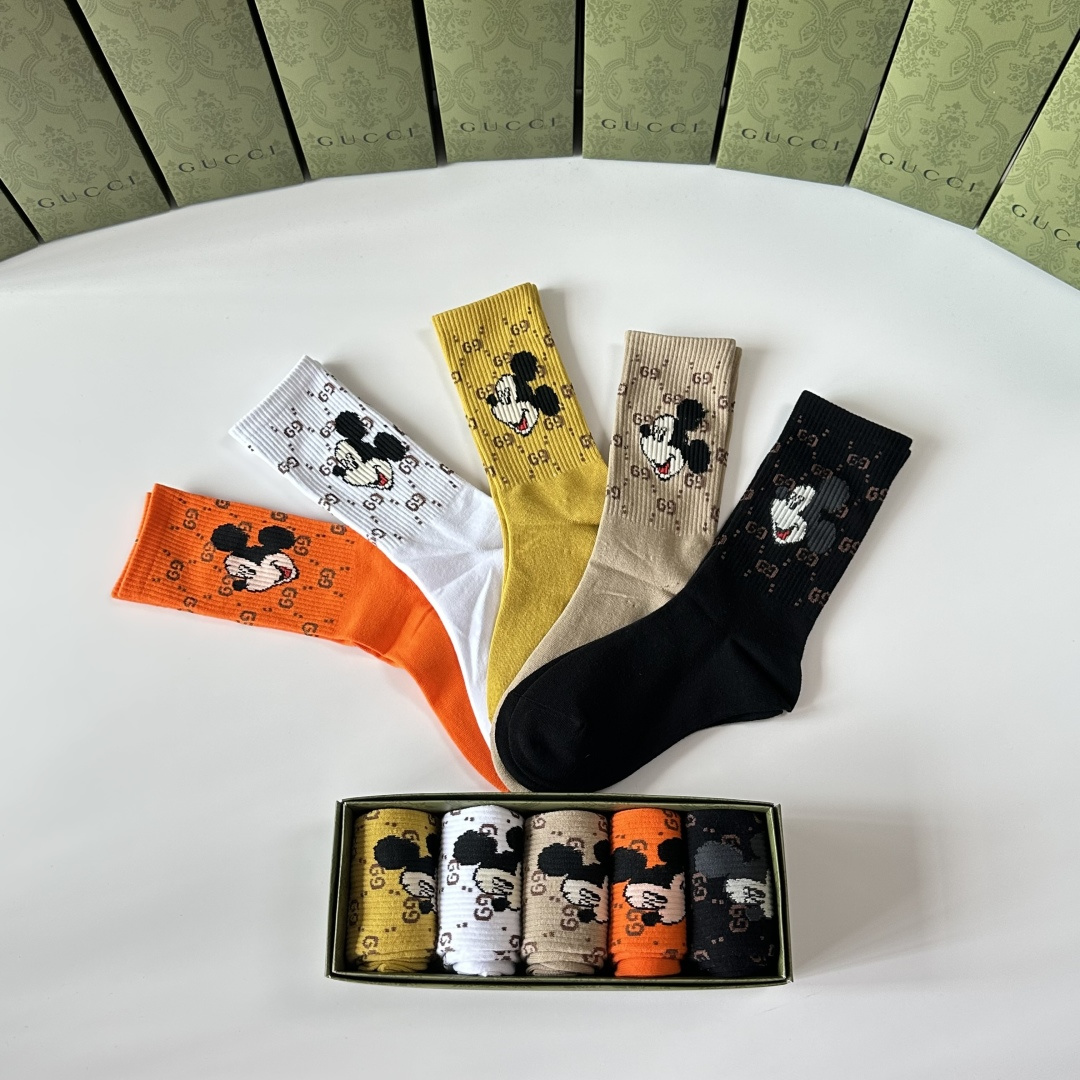 💛配专柜包装Gucci（古驰）新款中长款堆堆袜袜子！一盒五双，专柜同步筒袜袜子，💛大牌出街，潮人必备🔥超