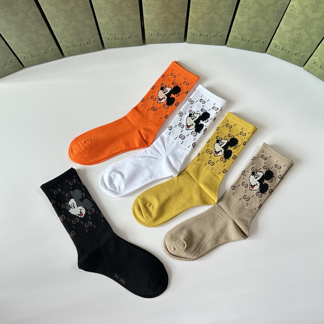 💛配专柜包装Gucci（古驰）新款中长款堆堆袜袜子！一盒五双，专柜同步筒袜袜子，💛大牌出街，潮人必备🔥超