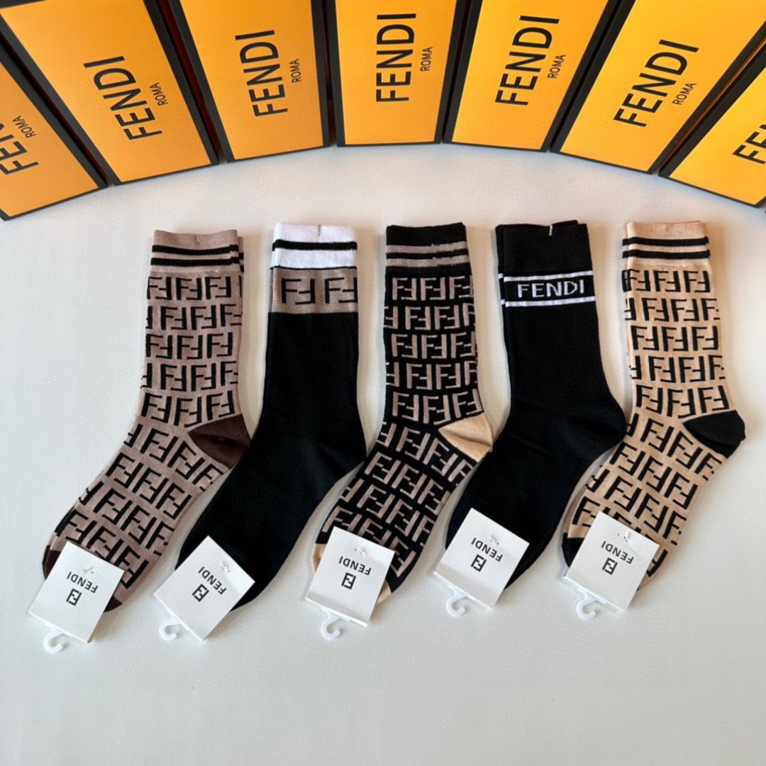 NO:618276,Special packaging FENDI’s new classic mid-length pile socks!  Five pairs in a box, synchronized tube socks in the counter, big brands out on the street, a must-have for fashionistas, super easy to match. Socks, stockings, fendi, fendi, socks19860909特 配包装 FENDI（芬迪）新款经典中长款堆堆袜袜子！一盒五双, 专柜同步筒款袜子,大牌出街,潮人必备超好搭.袜子丝袜,袜子,fendi,fendi,socks,accessory