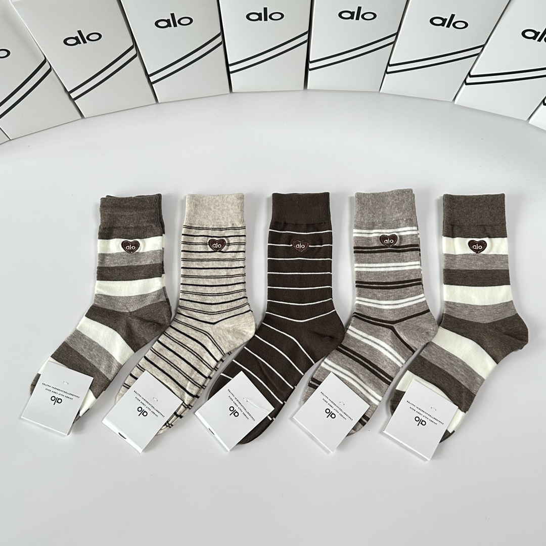 NO:618285,Specially packaged ALO's new cashmere embroidered mid-length pile socks!  Five pairs in a box, counter-synchronized tube socks, big brands out on the street, fashionable people must-have super matching socks, stockings, socks, socks19860909特 配包装 ALO 新款羊绒刺绣中长款堆堆袜袜子！一盒五双, 专柜同步筒款袜子,大牌出街,潮人必备超好搭袜子丝袜,袜子,socks,accessory