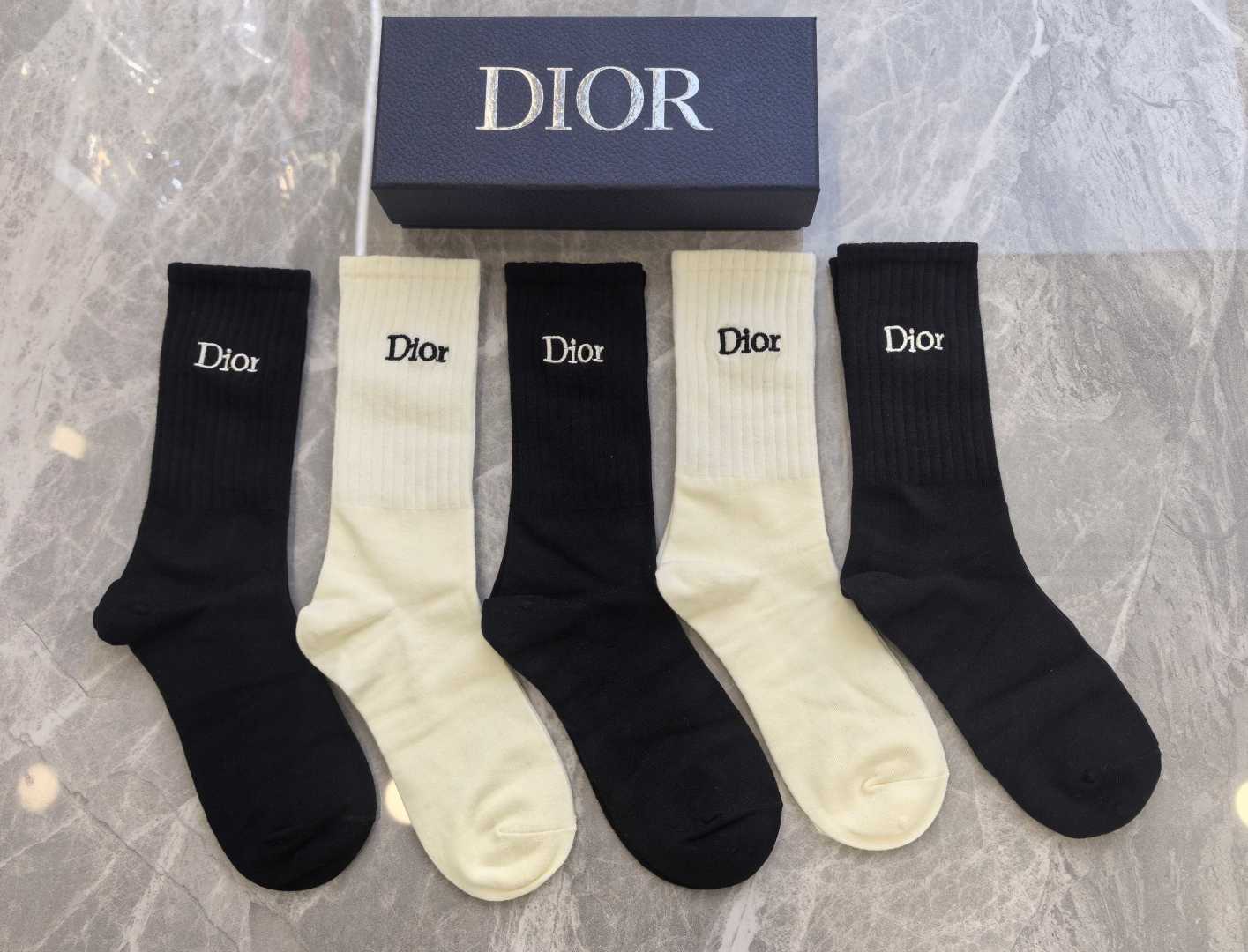 NO:618277,Special packaging DIOR (Dior) new embroidered mid-length pile socks!  Five pairs in a box, synchronized tube socks at the counter, big brands out on the street, must-have socks for fashionistas, super matching socks, stockings, socks, dior, dior, socks19860909特 配包装 DIOR（迪奥）新款刺绣中长款堆堆袜袜子！一盒五双, 专柜同步筒款袜子,大牌出街,潮人必备超好搭袜子丝袜,袜子,dior,dior,socks,accessory