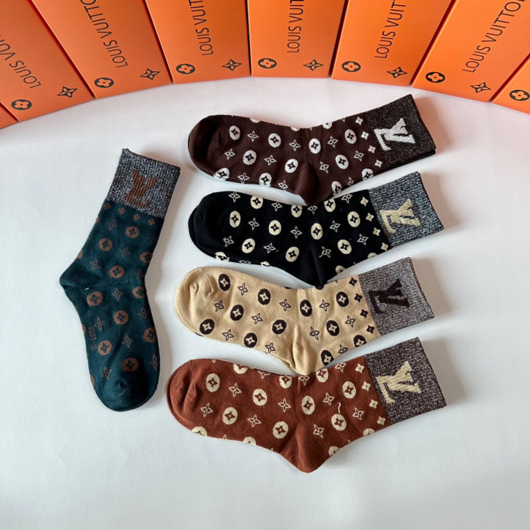 💛配专柜包装LV（路易威登）新款金丝中长款堆堆袜袜子！一盒五双，专柜同步筒袜袜子，💛大牌出街，潮人必备🔥