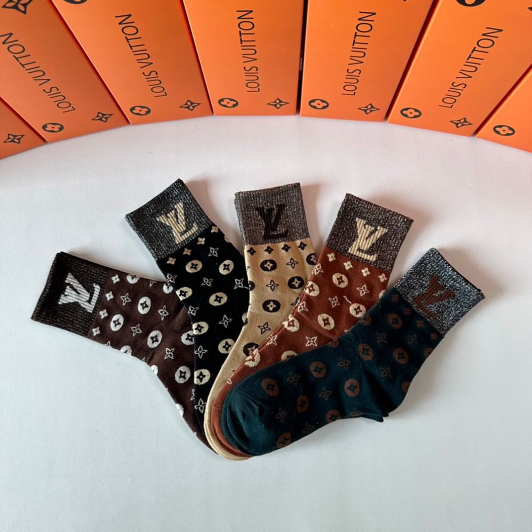 💛配专柜包装LV（路易威登）新款金丝中长款堆堆袜袜子！一盒五双，专柜同步筒袜袜子，💛大牌出街，潮人必备🔥