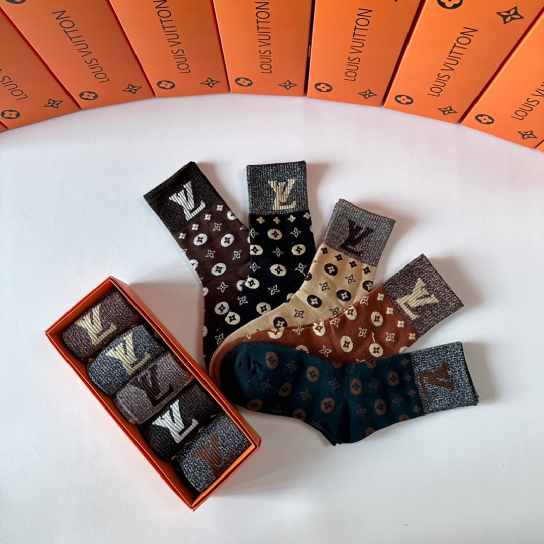 💛配专柜包装LV（路易威登）新款金丝中长款堆堆袜袜子！一盒五双，专柜同步筒袜袜子，💛大牌出街，潮人必备🔥