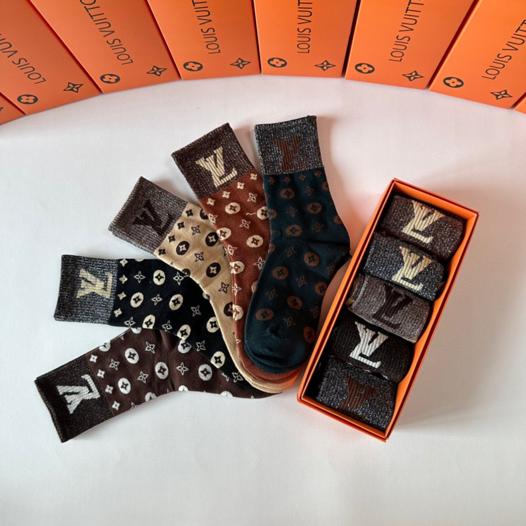 💛配专柜包装LV（路易威登）新款金丝中长款堆堆袜袜子！一盒五双，专柜同步筒袜袜子，💛大牌出街，潮人必备🔥