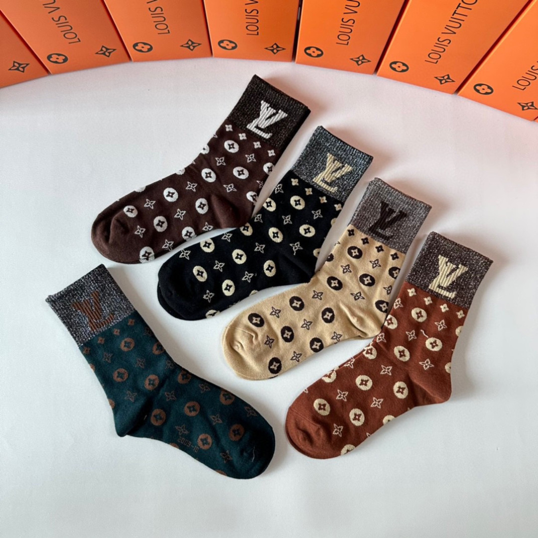 💛配专柜包装LV（路易威登）新款金丝中长款堆堆袜袜子！一盒五双，专柜同步筒袜袜子，💛大牌出街，潮人必备🔥