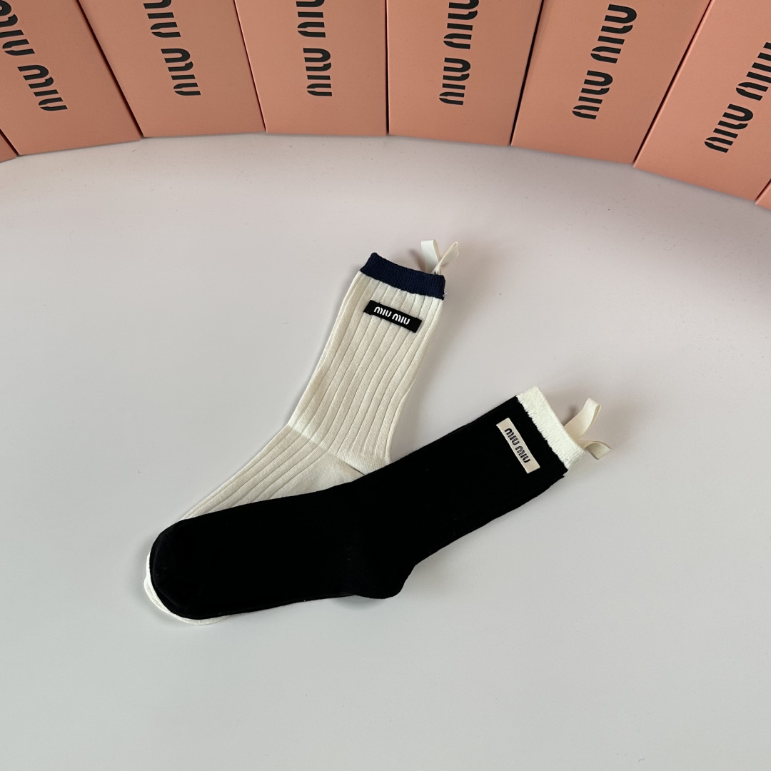 💛配包装MiuMiu（缪缪）新款经典中长款饰品袜堆堆袜袜子！一盒两双， 专柜同步筒款袜子，💛大牌出街，潮
