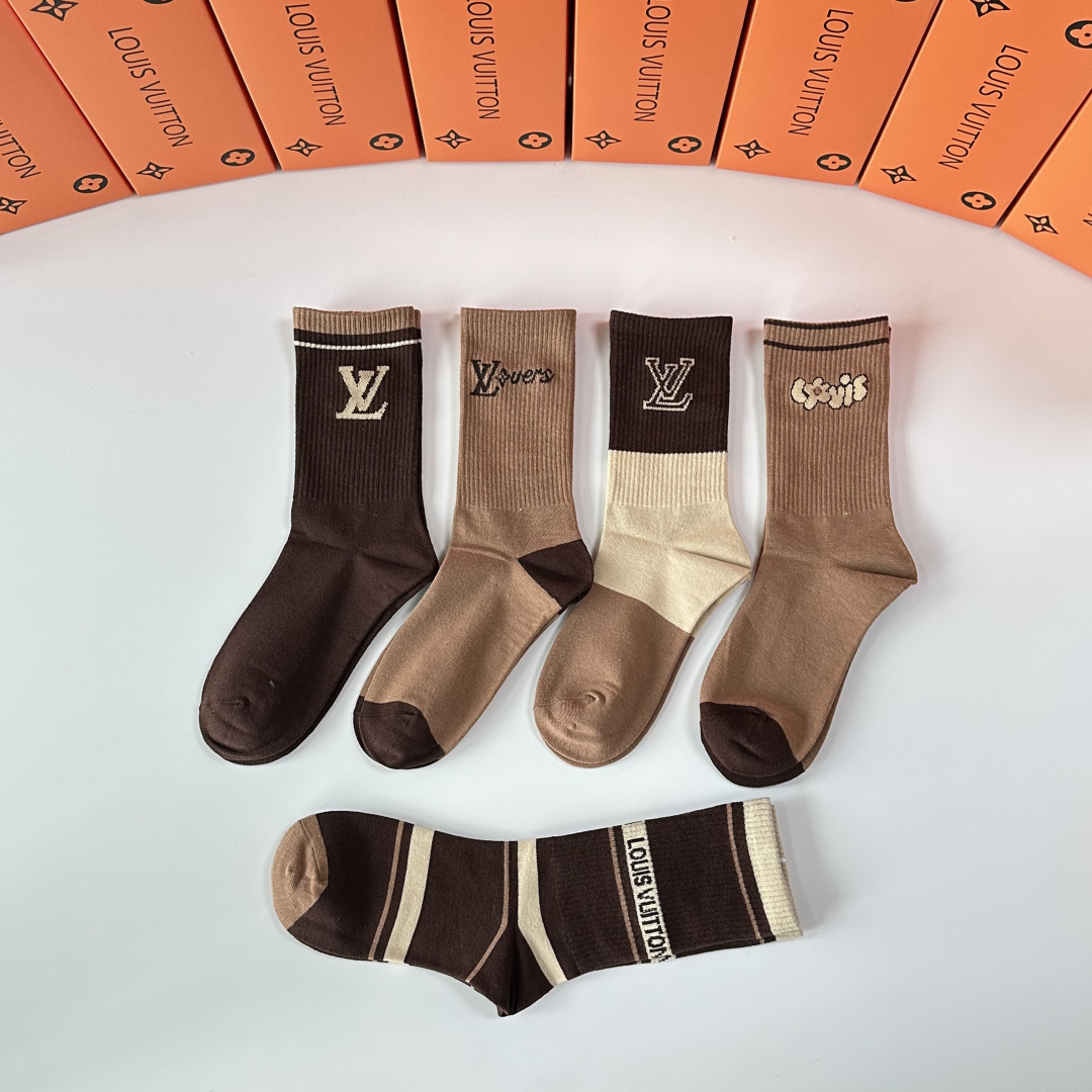 💛配专柜包装LV（路易威登）新款中长款堆堆袜袜子！一盒五双，专柜同步筒袜袜子，💛大牌出街，潮人必备🔥超好