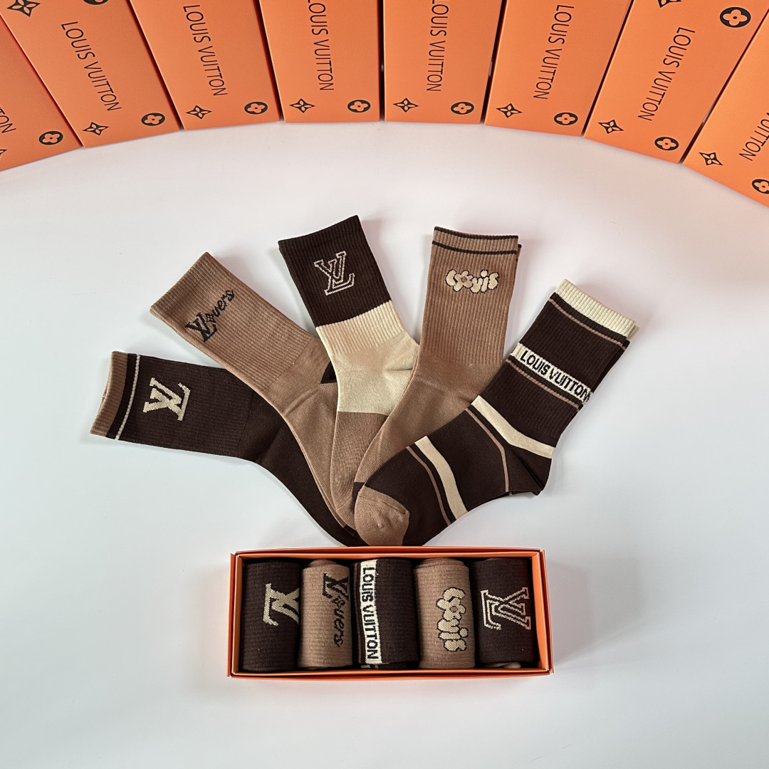 💛配专柜包装LV（路易威登）新款中长款堆堆袜袜子！一盒五双，专柜同步筒袜袜子，💛大牌出街，潮人必备🔥超好