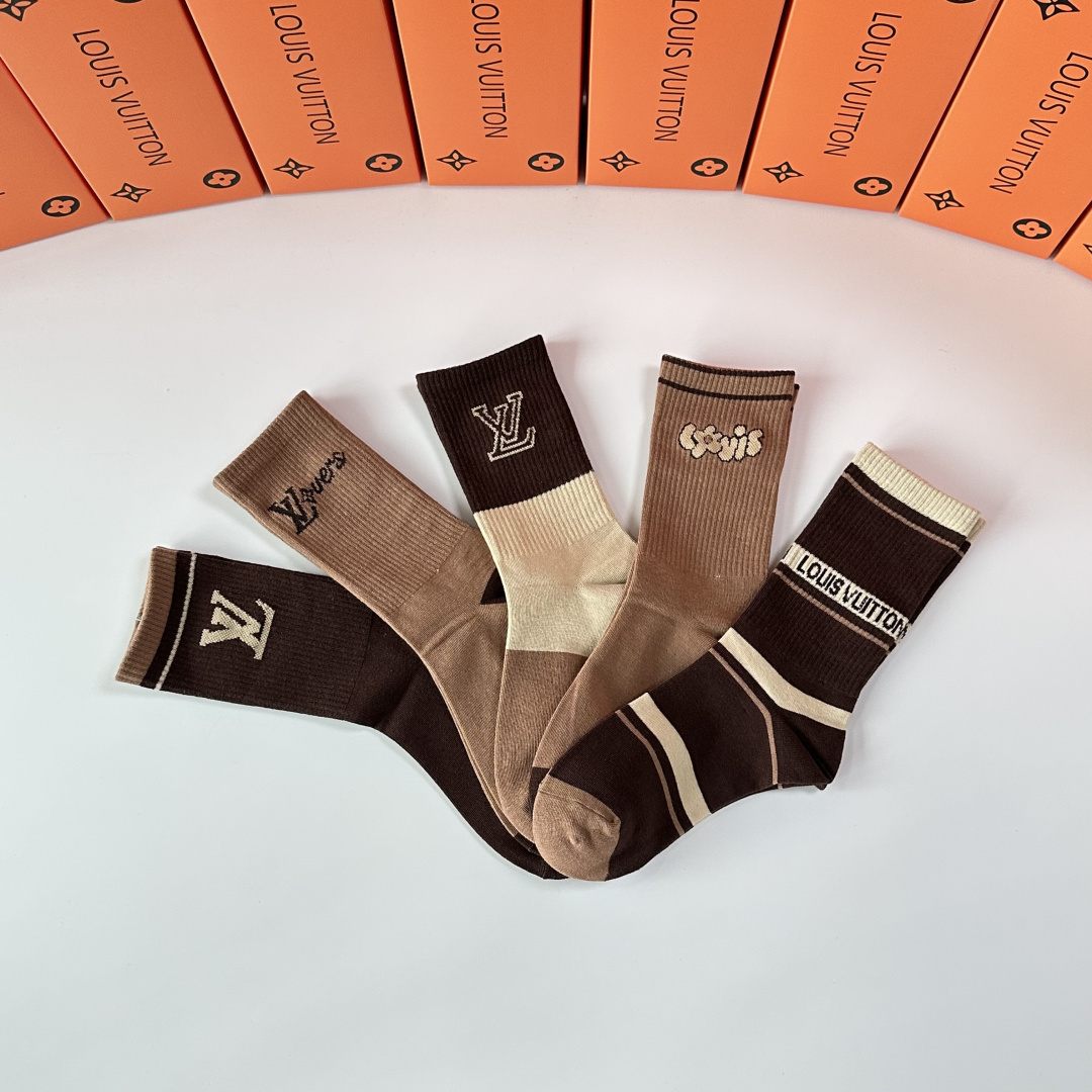 💛配专柜包装LV（路易威登）新款中长款堆堆袜袜子！一盒五双，专柜同步筒袜袜子，💛大牌出街，潮人必备🔥超好