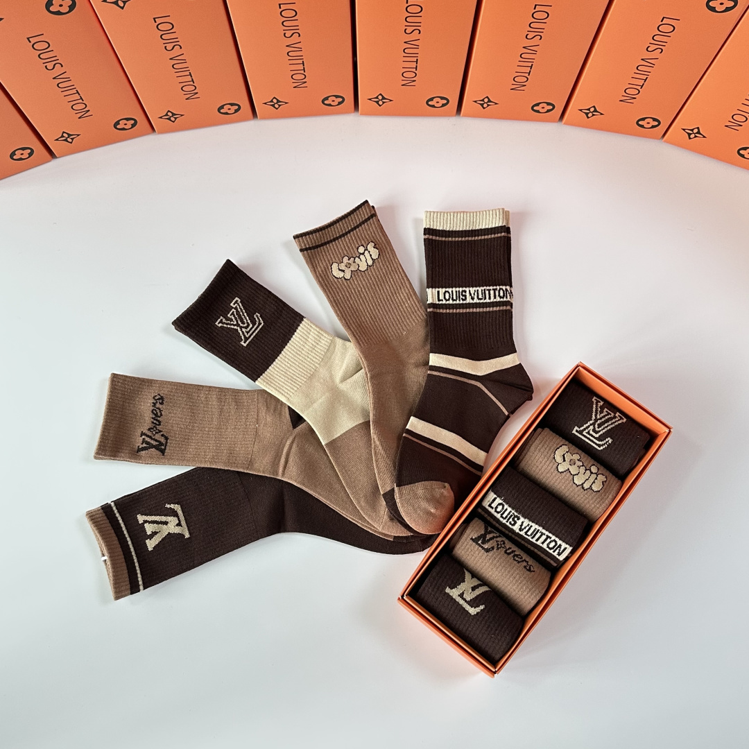 💛配专柜包装LV（路易威登）新款中长款堆堆袜袜子！一盒五双，专柜同步筒袜袜子，💛大牌出街，潮人必备🔥超好