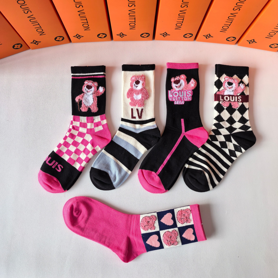 💛配包装LV（路易威登）新款草莓熊羽毛纱经典中长款堆堆袜袜子！一盒五双， 专柜同步筒款袜子，💛大牌出街，