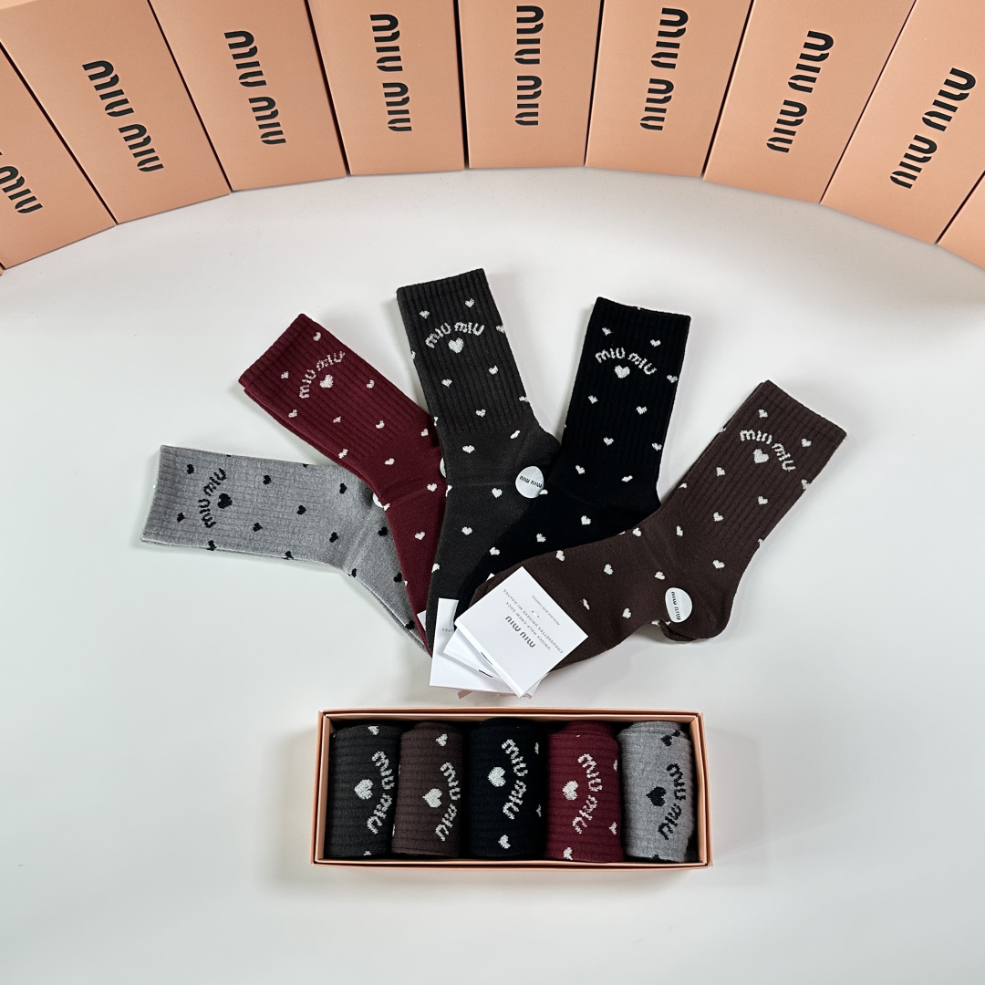 💛配专柜包装MiuMiu（缪缪）新款羊毛中长款堆堆袜袜子！一盒五双，专柜同步筒袜袜子，💛大牌出街，潮人必