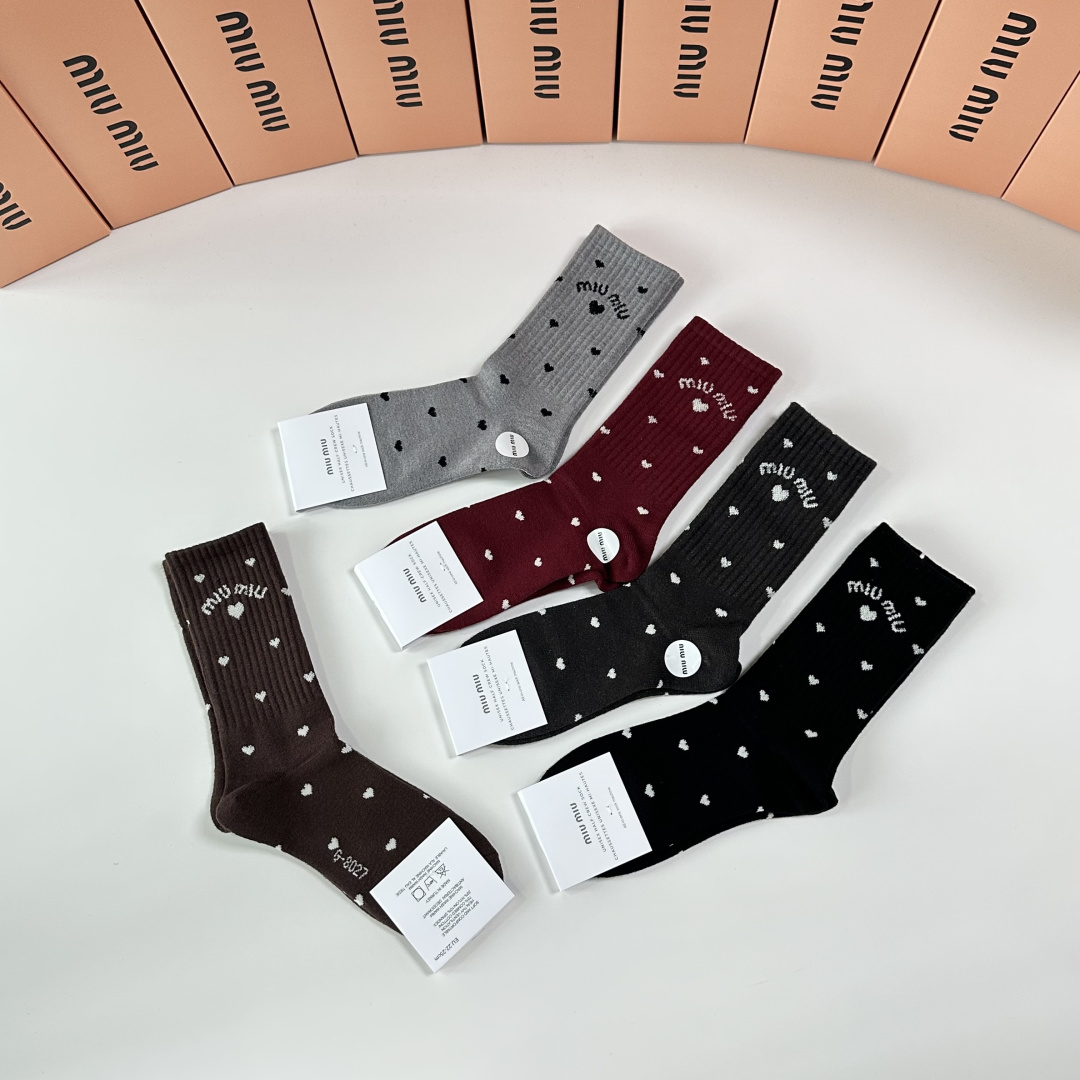 💛配专柜包装MiuMiu（缪缪）新款羊毛中长款堆堆袜袜子！一盒五双，专柜同步筒袜袜子，💛大牌出街，潮人必