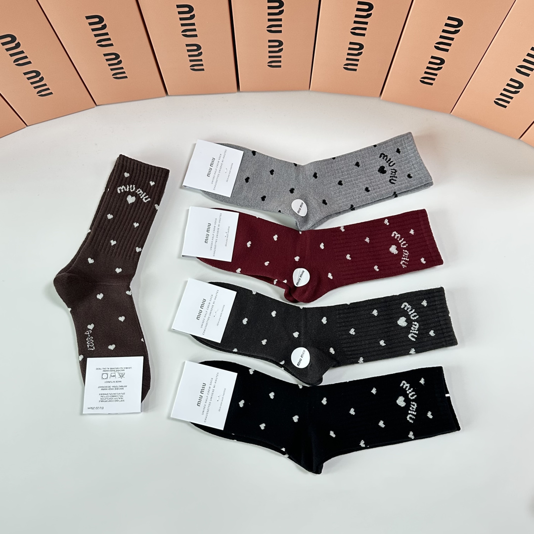 💛配专柜包装MiuMiu（缪缪）新款羊毛中长款堆堆袜袜子！一盒五双，专柜同步筒袜袜子，💛大牌出街，潮人必