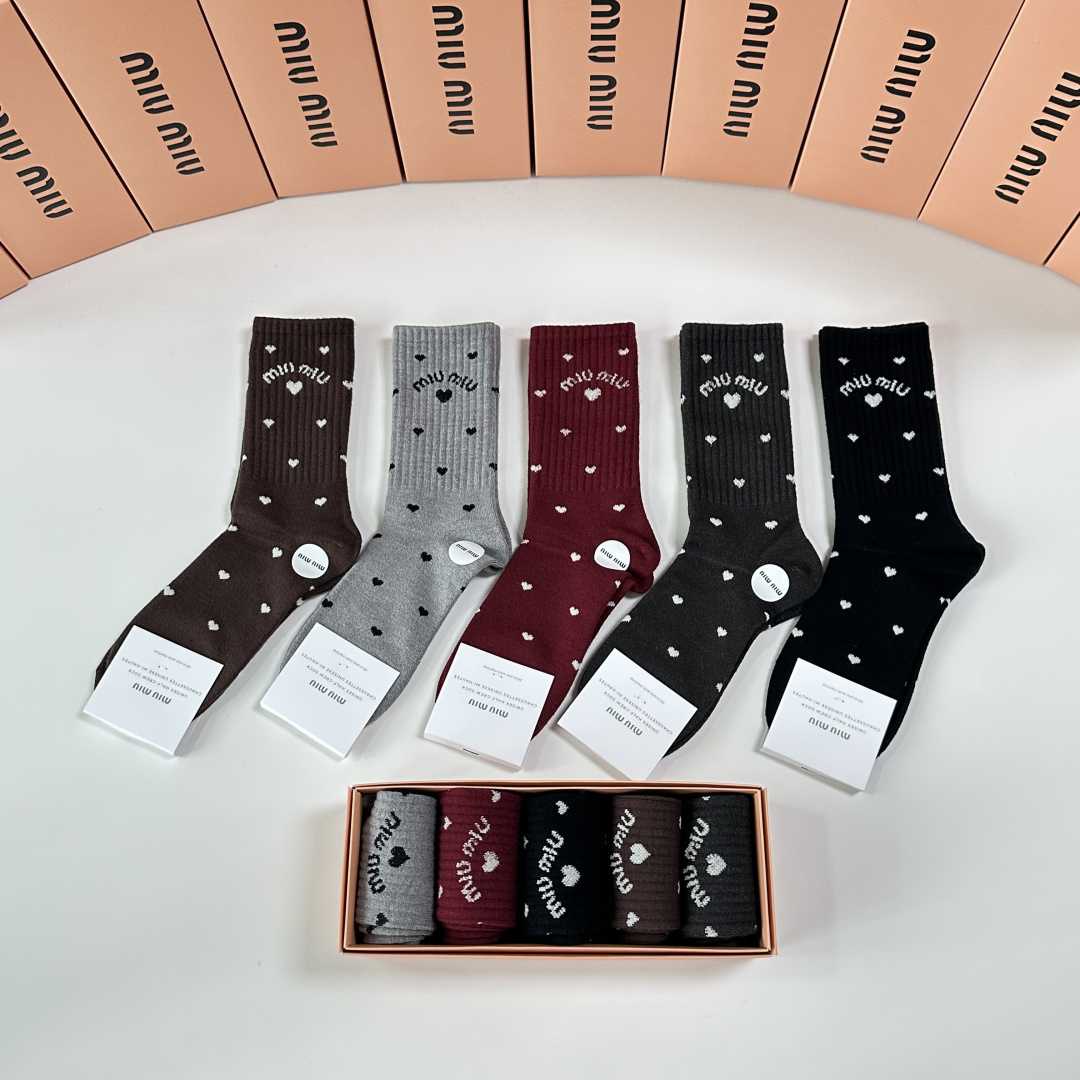 💛配专柜包装MiuMiu（缪缪）新款羊毛中长款堆堆袜袜子！一盒五双，专柜同步筒袜袜子，💛大牌出街，潮人必
