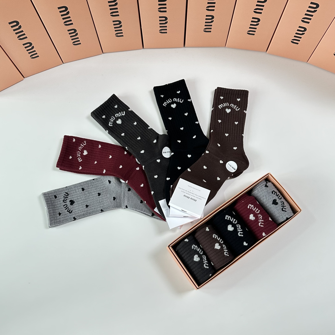 💛配专柜包装MiuMiu（缪缪）新款羊毛中长款堆堆袜袜子！一盒五双，专柜同步筒袜袜子，💛大牌出街，潮人必