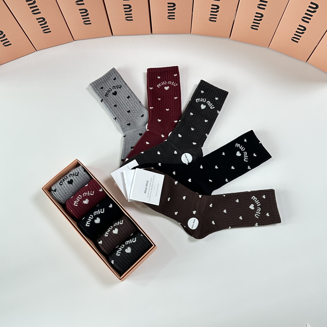 💛配专柜包装MiuMiu（缪缪）新款羊毛中长款堆堆袜袜子！一盒五双，专柜同步筒袜袜子，💛大牌出街，潮人必