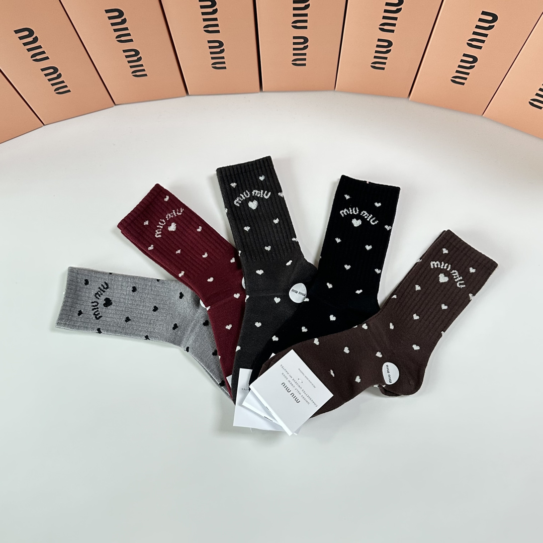 💛配专柜包装MiuMiu（缪缪）新款羊毛中长款堆堆袜袜子！一盒五双，专柜同步筒袜袜子，💛大牌出街，潮人必