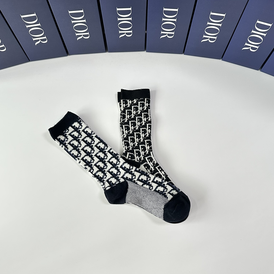 💛配专柜包装DIOR（迪奥）新款双针羊绒堆堆袜袜子！一盒两双，专柜同步筒袜袜子，💛大牌出街，潮人必备🔥超