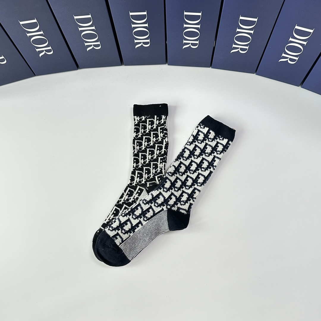 💛配专柜包装DIOR（迪奥）新款双针羊绒堆堆袜袜子！一盒两双，专柜同步筒袜袜子，💛大牌出街，潮人必备🔥超