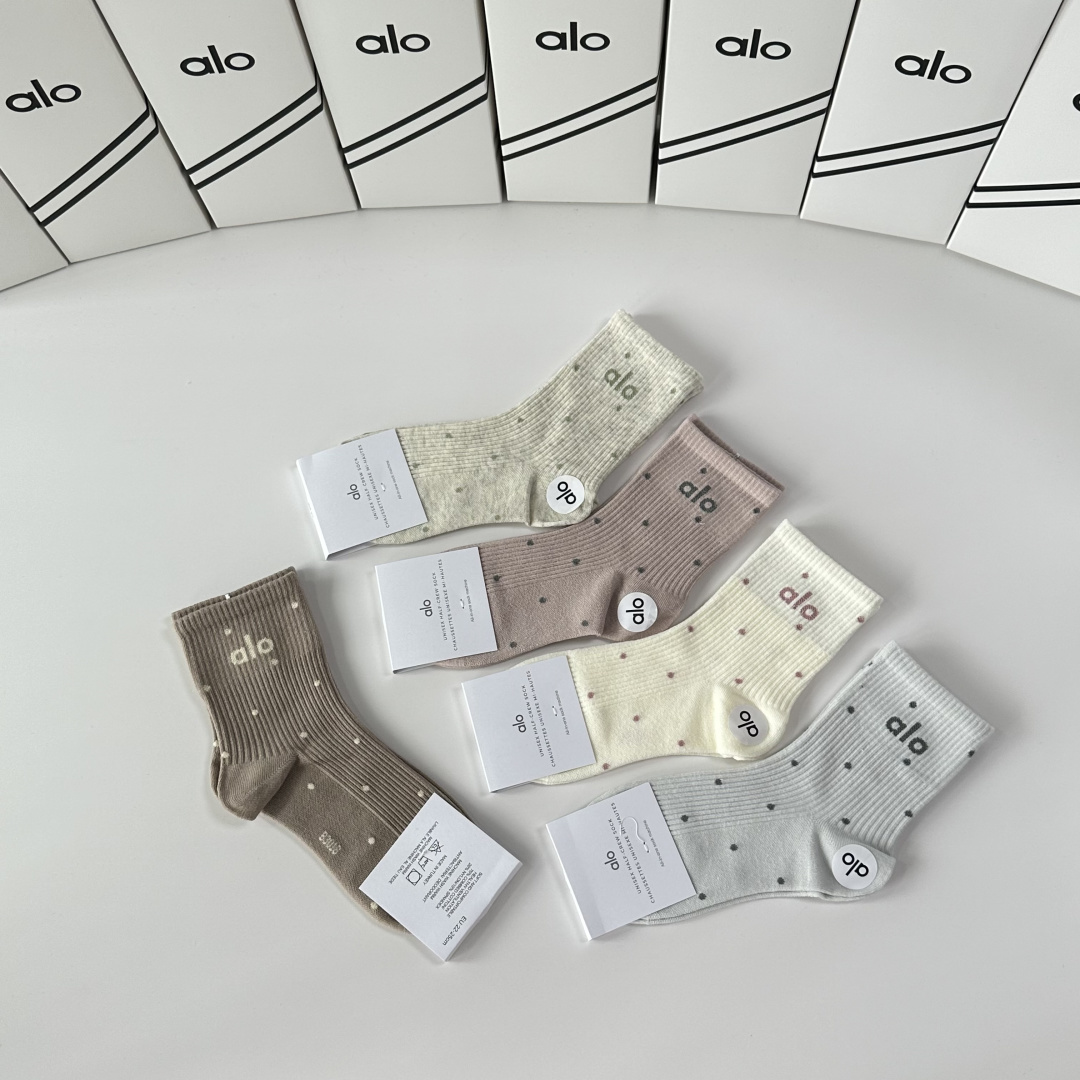 💛配专柜包装ALO 新款中长款堆堆袜袜子！一盒五双，专柜同步筒袜袜子，💛大牌出街，潮人必备🔥超好搭。