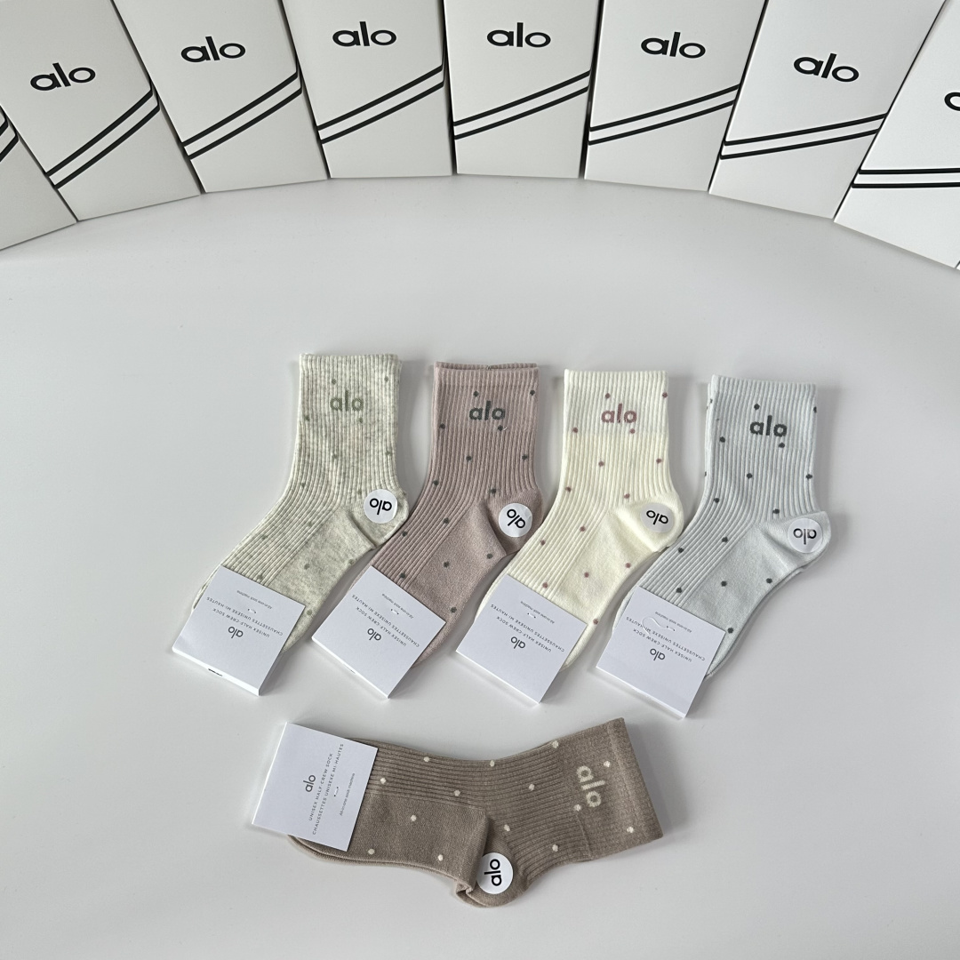 💛配专柜包装ALO 新款中长款堆堆袜袜子！一盒五双，专柜同步筒袜袜子，💛大牌出街，潮人必备🔥超好搭。