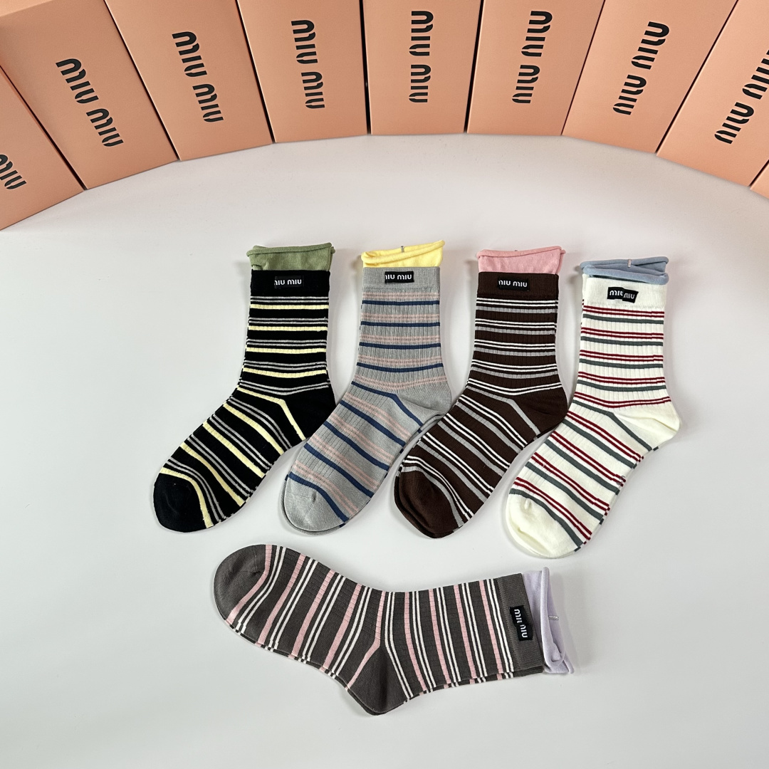 💛配包装MiuMiu（缪缪）新款饰品袜经典中长筒袜堆堆袜袜子！一盒五双， 专柜同步筒袜袜子，💛大牌出街，