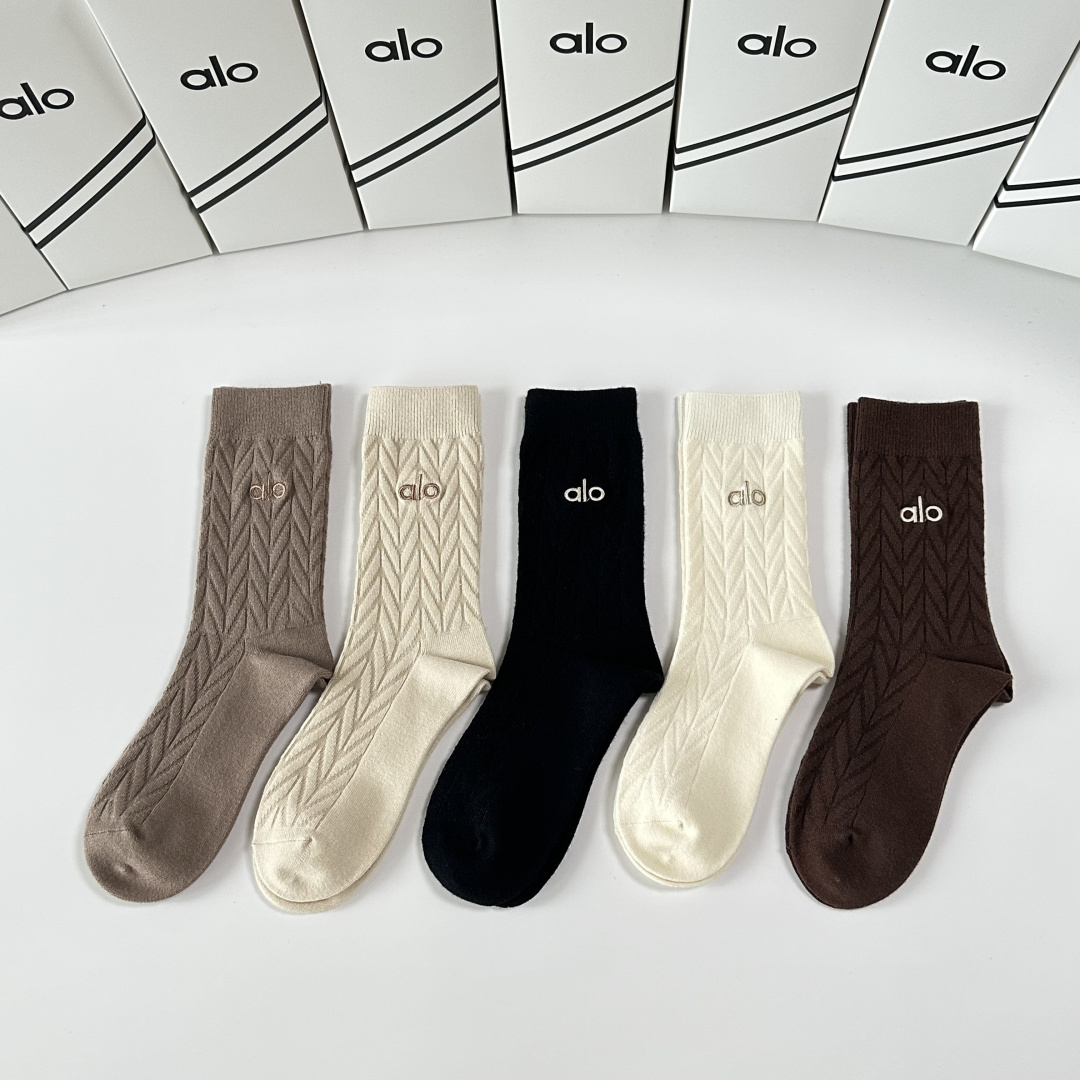 NO:618319,Specially packaged ALO's new cashmere embroidered mid-length pile socks!  Five pairs in a box, counter-synchronized tube socks, big brands out on the street, fashionable people must-have super matching socks, stockings, socks, socks19860909特 配包装 ALO 新款羊绒刺绣中长款堆堆袜袜子！一盒五双, 专柜同步筒款袜子,大牌出街,潮人必备超好搭袜子丝袜,袜子,socks,accessory