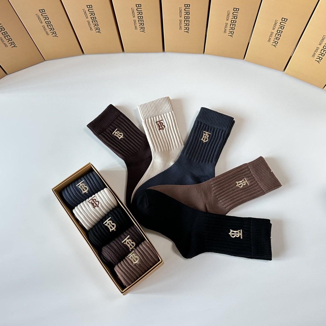 💛配包装Burberry （巴宝莉）新款羊绒刺绣中长款堆堆袜袜子！一盒五双， 专柜同步筒款袜子，💛大牌出