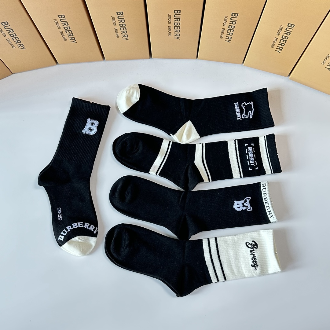 💛配包装Burberry （巴宝莉）新款中长款堆堆袜袜子！一盒五双， 专柜同步筒款袜子，💛大牌出街，潮人