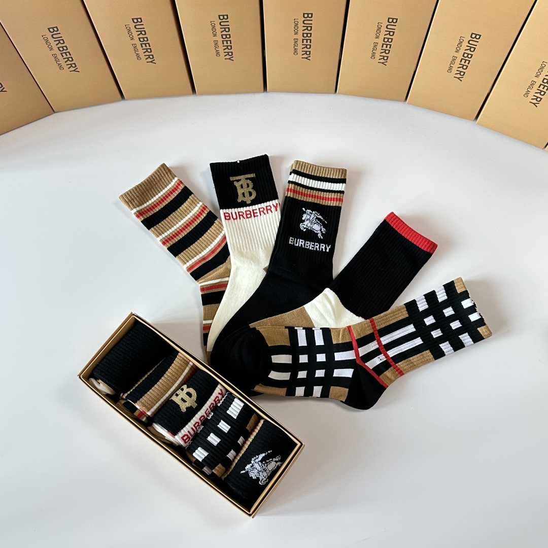 💛配包装Burberry （巴宝莉）新款中长款堆堆袜袜子！一盒五双， 专柜同步筒款袜子，💛大牌出街，潮人