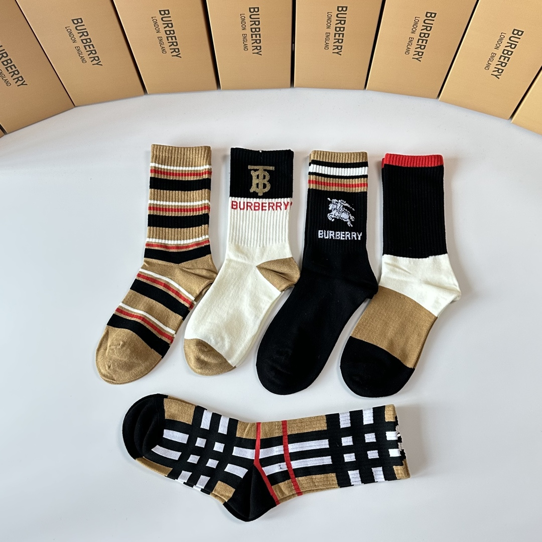 💛配包装Burberry （巴宝莉）新款中长款堆堆袜袜子！一盒五双， 专柜同步筒款袜子，💛大牌出街，潮人