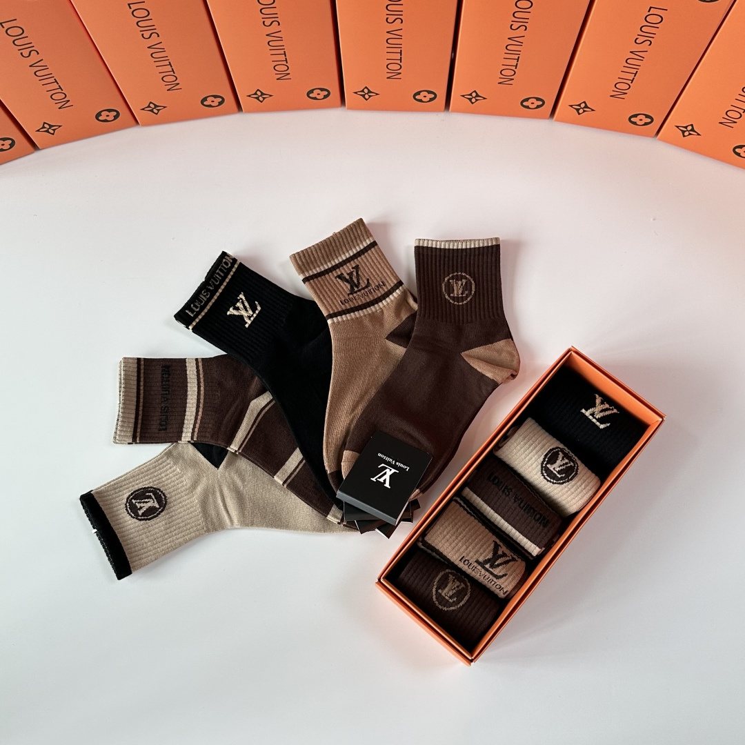 💛配包装LV（路易威登）新款中长款堆堆袜袜子！一盒五双， 专柜同步筒款袜子，💛大牌出街，潮人必备🔥超好搭