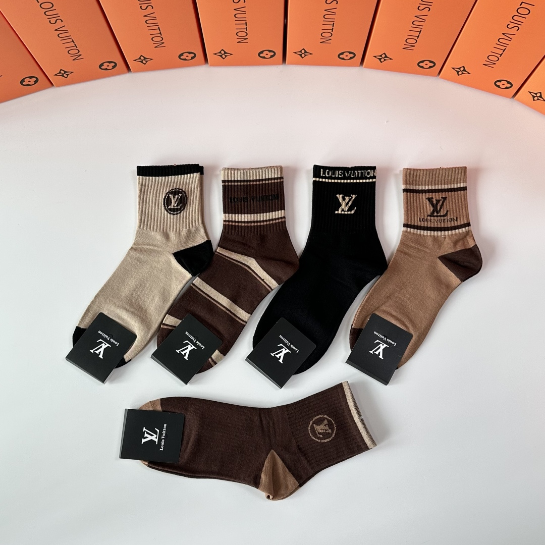 💛配包装LV（路易威登）新款中长款堆堆袜袜子！一盒五双， 专柜同步筒款袜子，💛大牌出街，潮人必备🔥超好搭