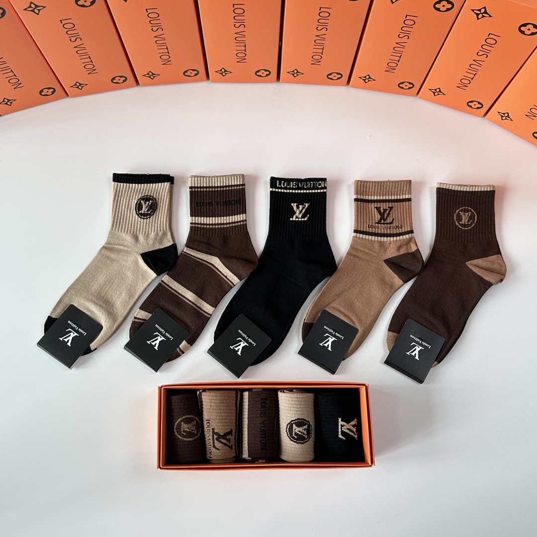 💛配包装LV（路易威登）新款中长款堆堆袜袜子！一盒五双， 专柜同步筒款袜子，💛大牌出街，潮人必备🔥超好搭