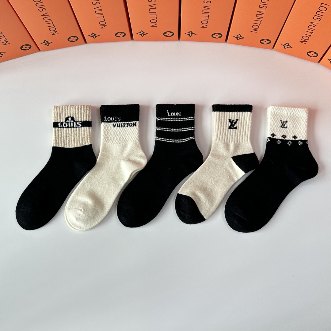 NO:618308,Specially packaged LV (Louis Vuitton) new wool mid-length pile socks!  Five pairs in a box, counter-synchronized tube socks, big brands out on the street, fashionable people must-have super matching socks stockings, socks, louis vuitton, louis vuitton, socks19860909特 配包装 LV（路易威登）新款羊毛中长款堆堆袜袜子！一盒五双, 专柜同步筒款袜子,大牌出街,潮人必备超好搭袜子丝袜,袜子,louis vuitton,louis vuitton,socks,accessory