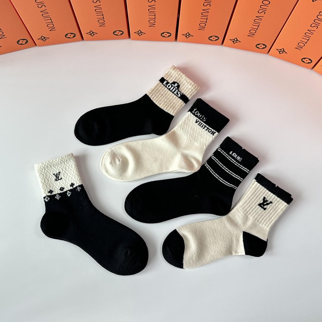 💛配包装LV（路易威登）新款羊毛中长款堆堆袜袜子！一盒五双， 专柜同步筒款袜子，💛大牌出街，潮人必备🔥超
