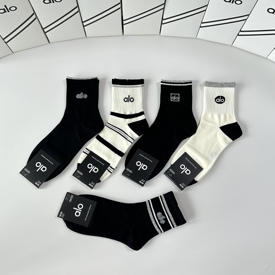 💛配包装ALO 新款中长款堆堆袜袜子！一盒五双， 专柜同步筒款袜子，💛大牌出街，潮人必备🔥超好搭