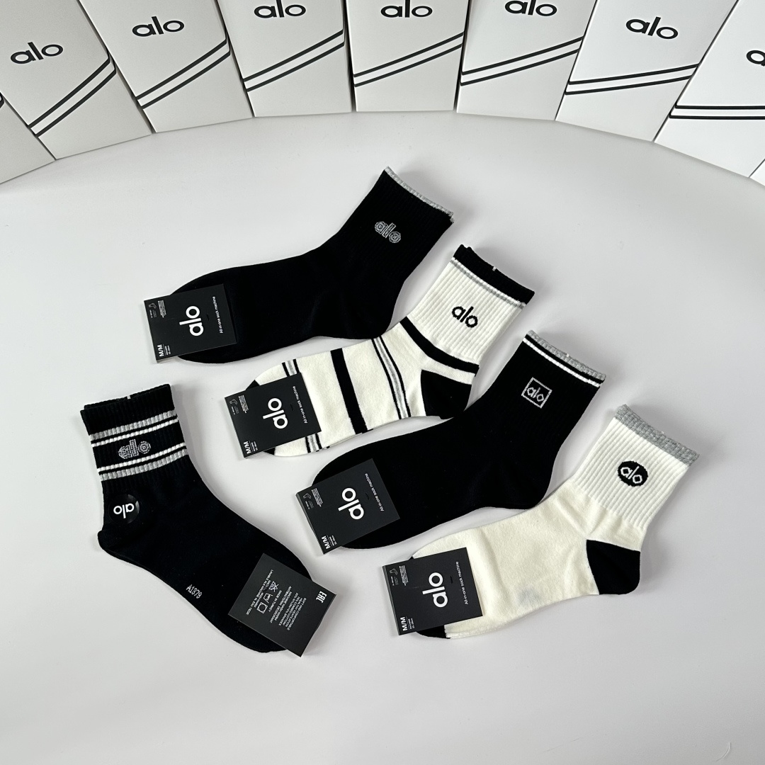 💛配包装ALO 新款中长款堆堆袜袜子！一盒五双， 专柜同步筒款袜子，💛大牌出街，潮人必备🔥超好搭
