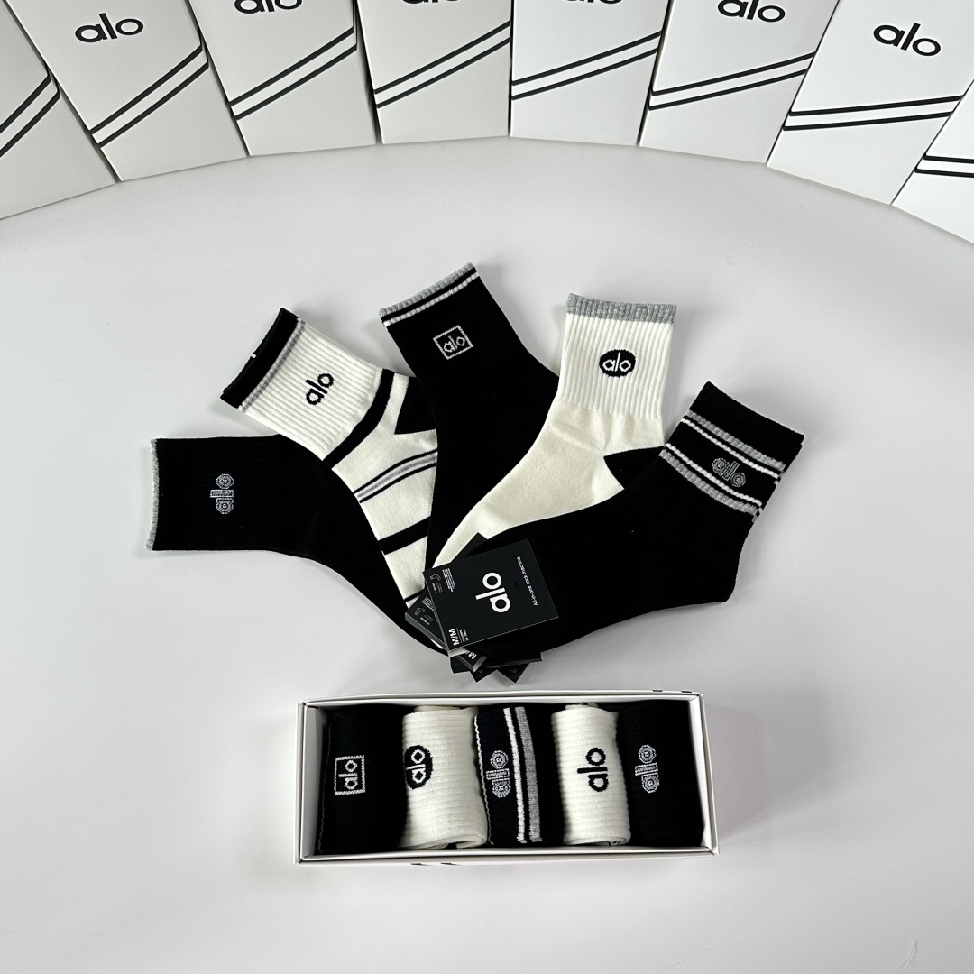 💛配包装ALO 新款中长款堆堆袜袜子！一盒五双， 专柜同步筒款袜子，💛大牌出街，潮人必备🔥超好搭