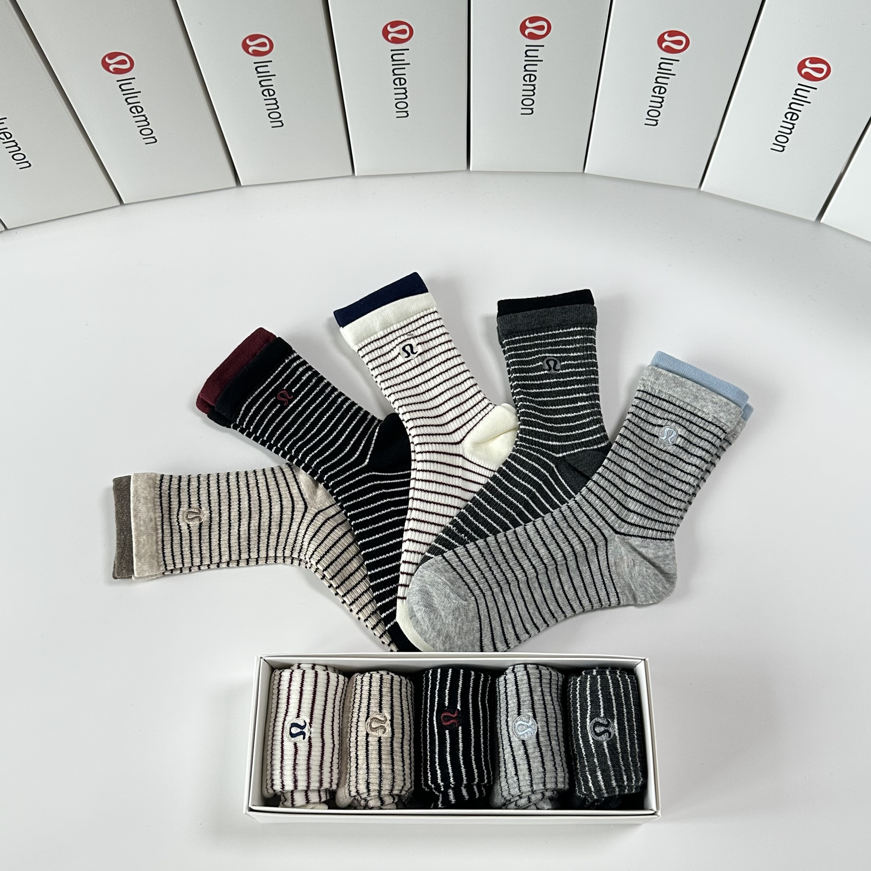 💛配包装lululemon（露露） 新款羊绒刺绣中长款堆堆袜袜子！一盒五双， 专柜同步筒款袜子，💛大牌出