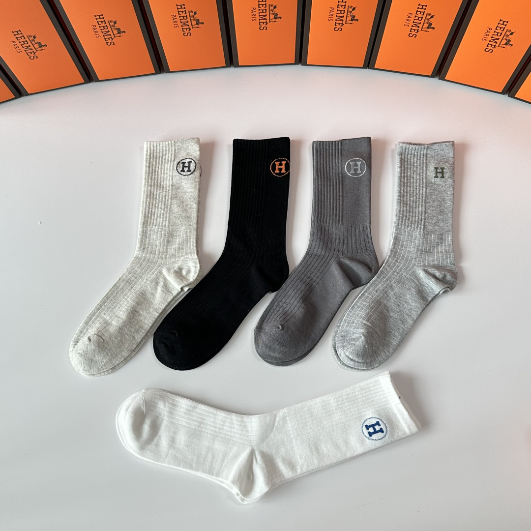 💛配包装Hermes（爱马仕）新款经典中长筒袜堆堆袜袜子！一盒五双， 专柜同步筒袜袜子，💛大牌出街，潮人