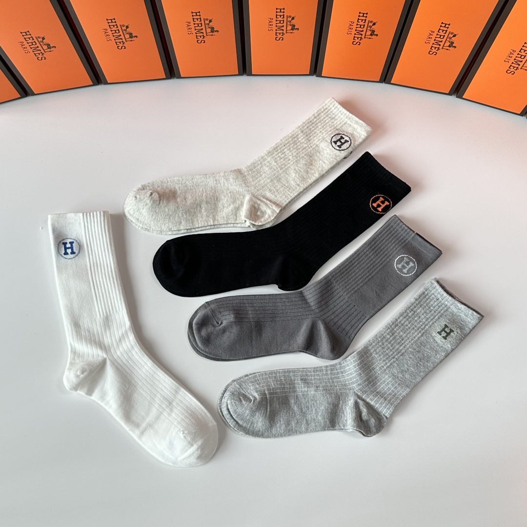 💛配包装Hermes（爱马仕）新款经典中长筒袜堆堆袜袜子！一盒五双， 专柜同步筒袜袜子，💛大牌出街，潮人