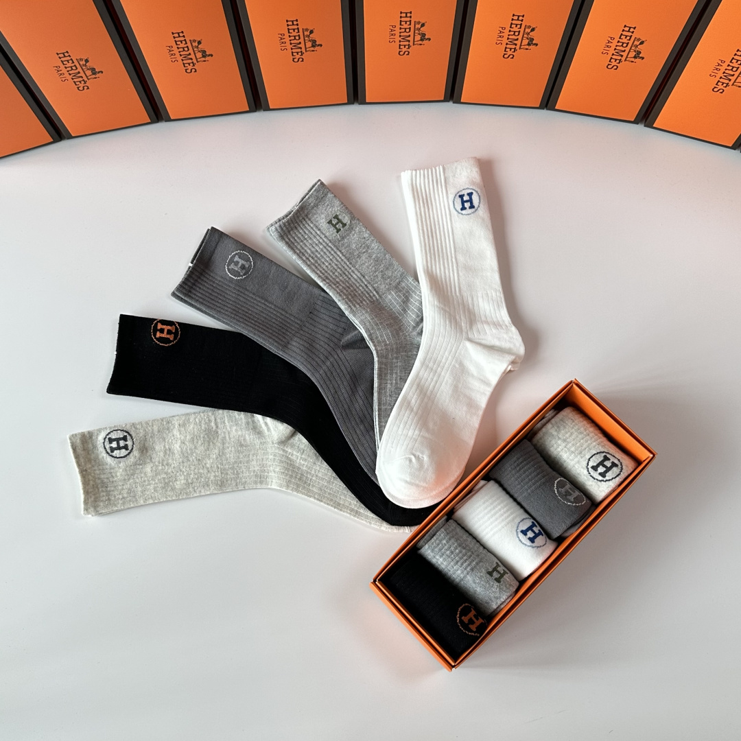 💛配包装Hermes（爱马仕）新款经典中长筒袜堆堆袜袜子！一盒五双， 专柜同步筒袜袜子，💛大牌出街，潮人
