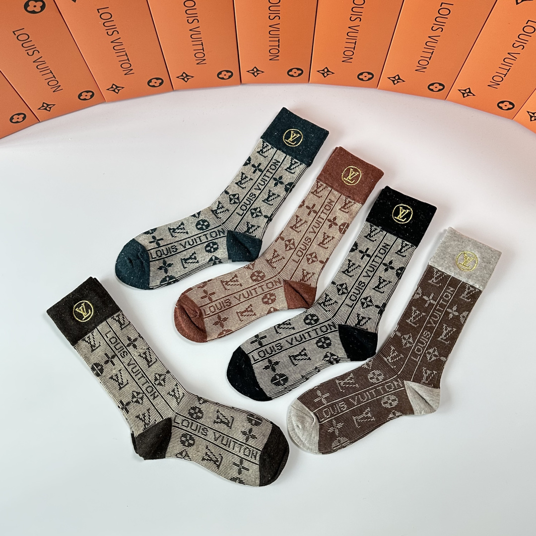 💛配包装LV（路易威登）新款刺绣中长款堆堆袜袜子！一盒五双， 专柜同步筒款袜子，💛大牌出街，潮人必备🔥超