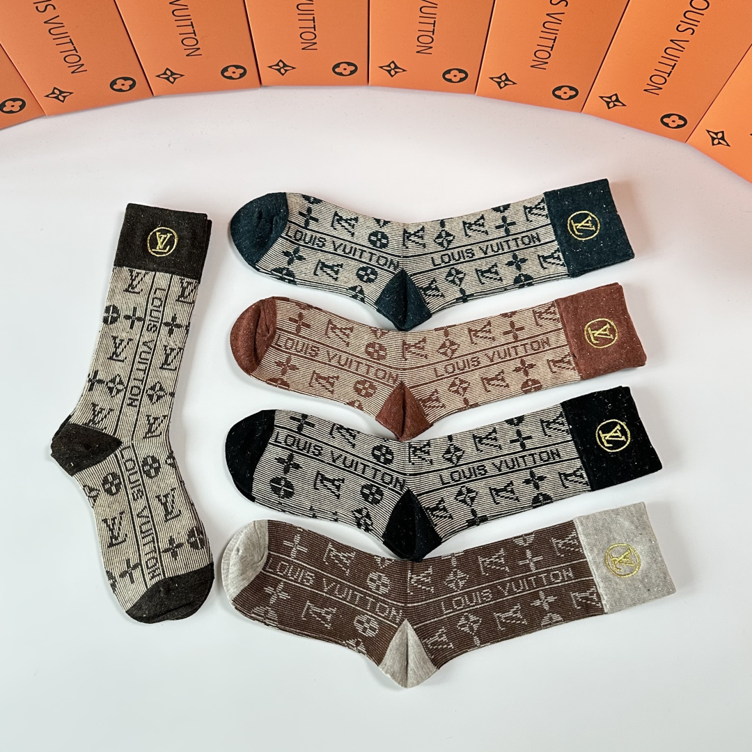 💛配包装LV（路易威登）新款刺绣中长款堆堆袜袜子！一盒五双， 专柜同步筒款袜子，💛大牌出街，潮人必备🔥超