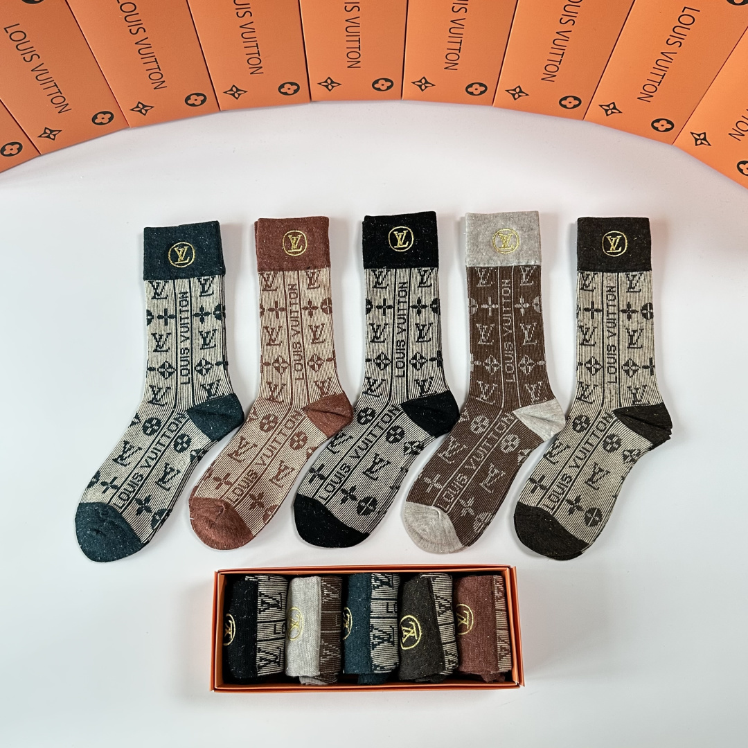 💛配包装LV（路易威登）新款刺绣中长款堆堆袜袜子！一盒五双， 专柜同步筒款袜子，💛大牌出街，潮人必备🔥超