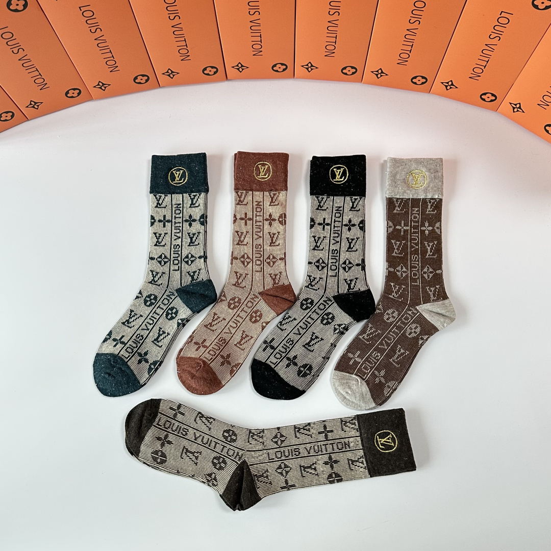 💛配包装LV（路易威登）新款刺绣中长款堆堆袜袜子！一盒五双， 专柜同步筒款袜子，💛大牌出街，潮人必备🔥超
